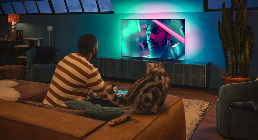 Philips-48OLED708-Lifestyle-1-HelloTV-2.png