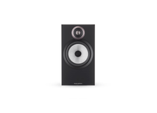 Bowers-Wilkins-606-S3-Zwart-front-zonder-grille-HelloTV.png