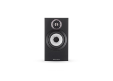 Bowers-Wilkins-607-S3-Zwart-front-zonder-grille-HelloTV.png